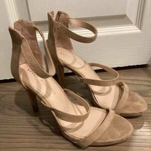 Kelly and Katie Courtnee Heels
